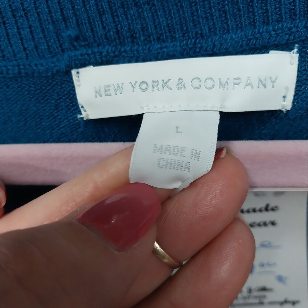 3434 Size Large Upcycled New York and Co. Two Toned Sweater - Picture 5 of 6